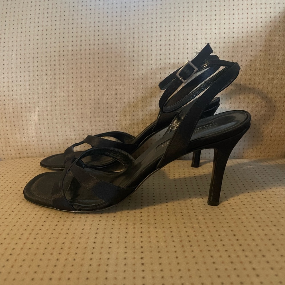 Ann Taylor Strappy 90’s Heels